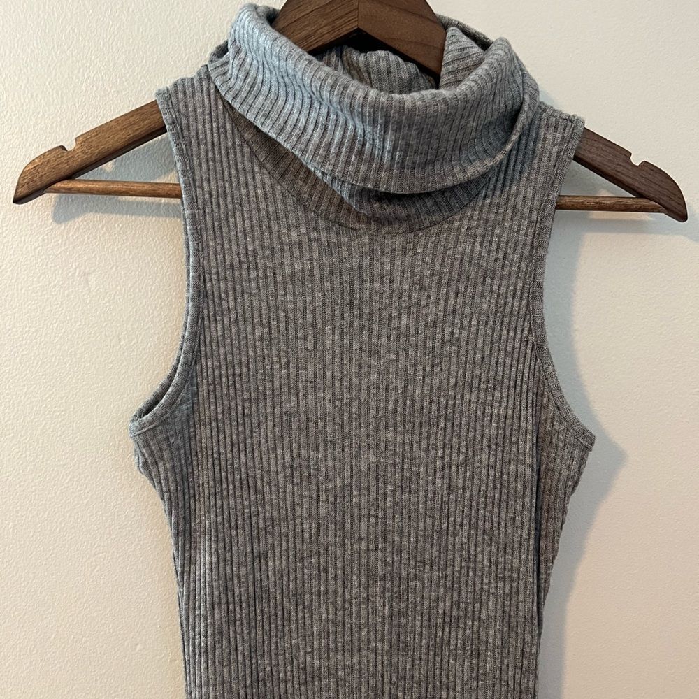 New Boutique Gray Sleeveless Turtleneck Sweater Dress - Picture 7 of 8